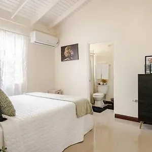 Holiday home Bellarose At Colbeck ,gated With Pool, Stylishly Modern, Old Harbour